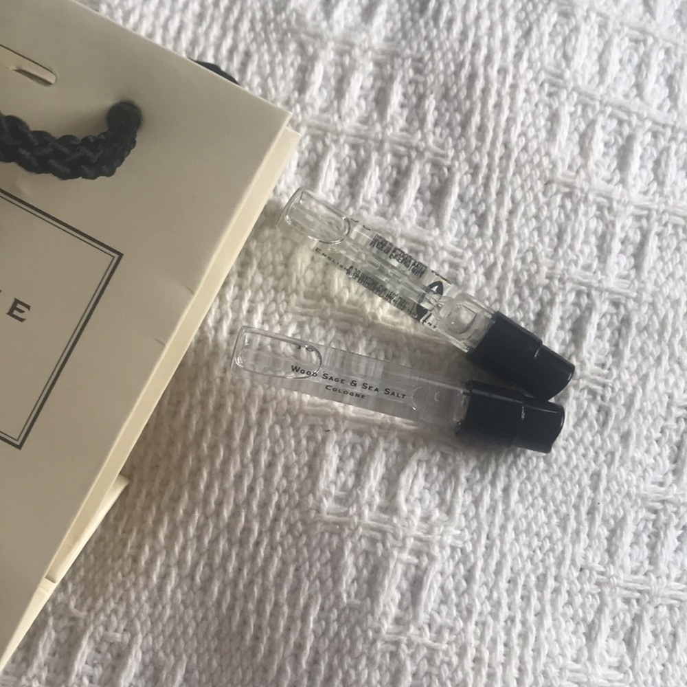 Jo Malone 1.5 ml Wood Sage & sea salt + English Oak & red currant in a bag
